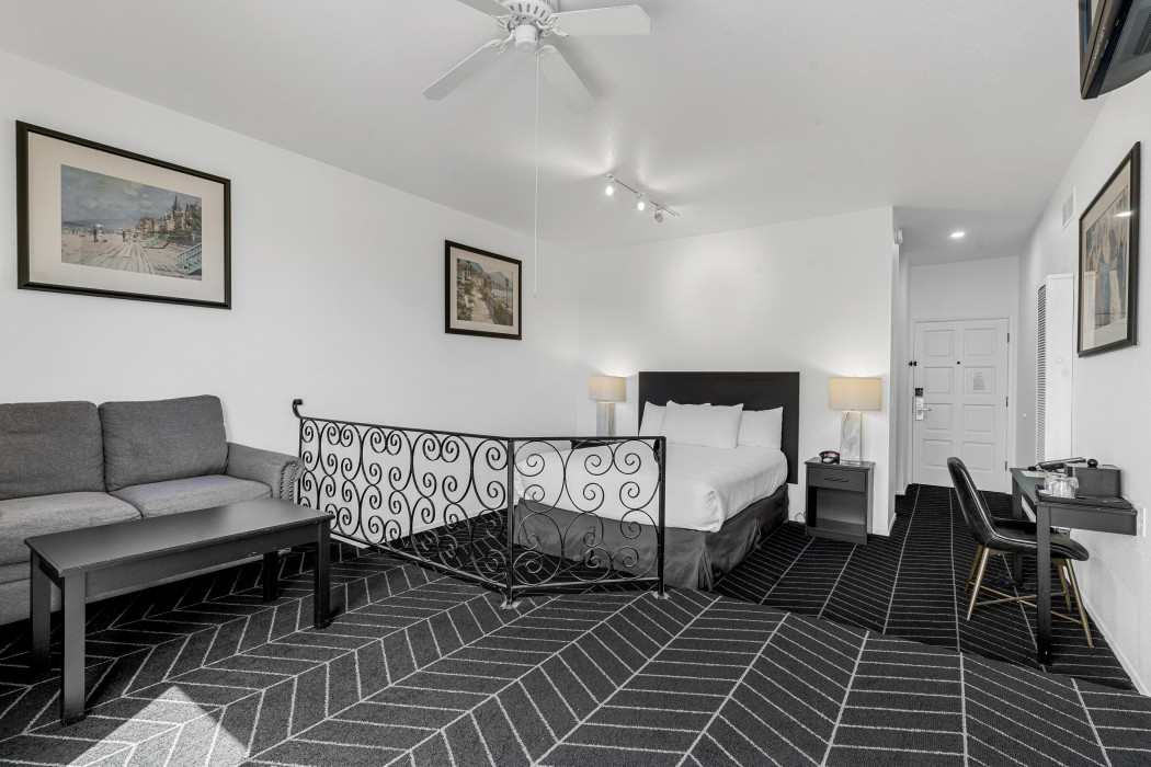 Queen Deluxe with Balcony, La Bahia Suite