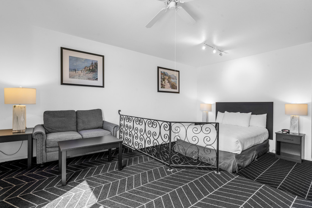 Queen Deluxe with Balcony, La Bahia Suite