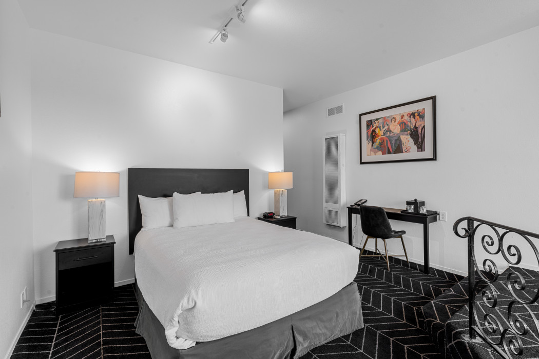 Queen Deluxe with Balcony, La Bahia Suite