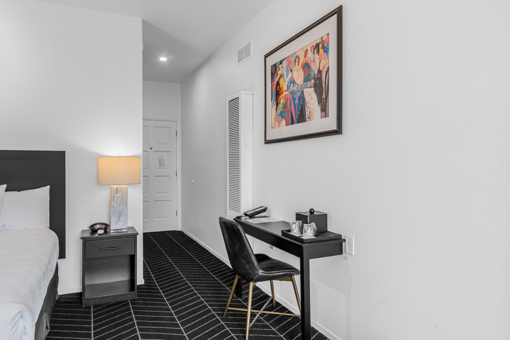 Queen Deluxe with Balcony, La Bahia Suite