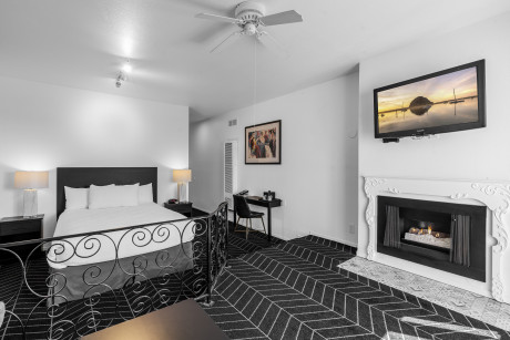 Queen Deluxe with Balcony, La Bahia Suite